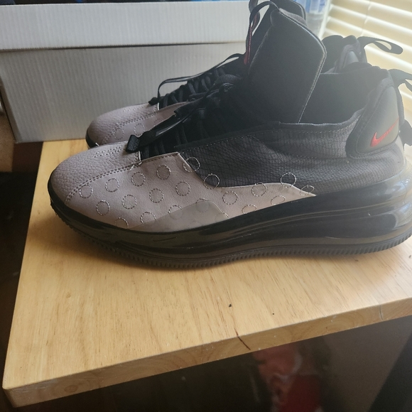 Nike - Picture 3 of 4